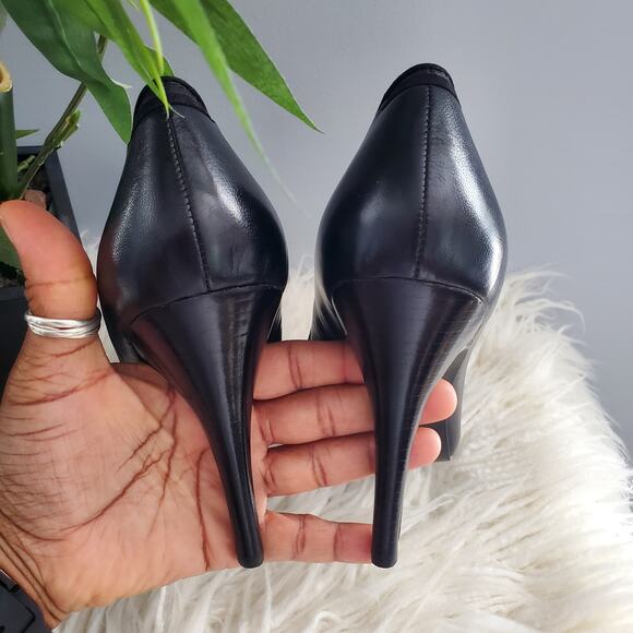 Nine West GHITA Black Leather Almond Toe Bow Detail Pumps Size 10M - Picture 8 of 13